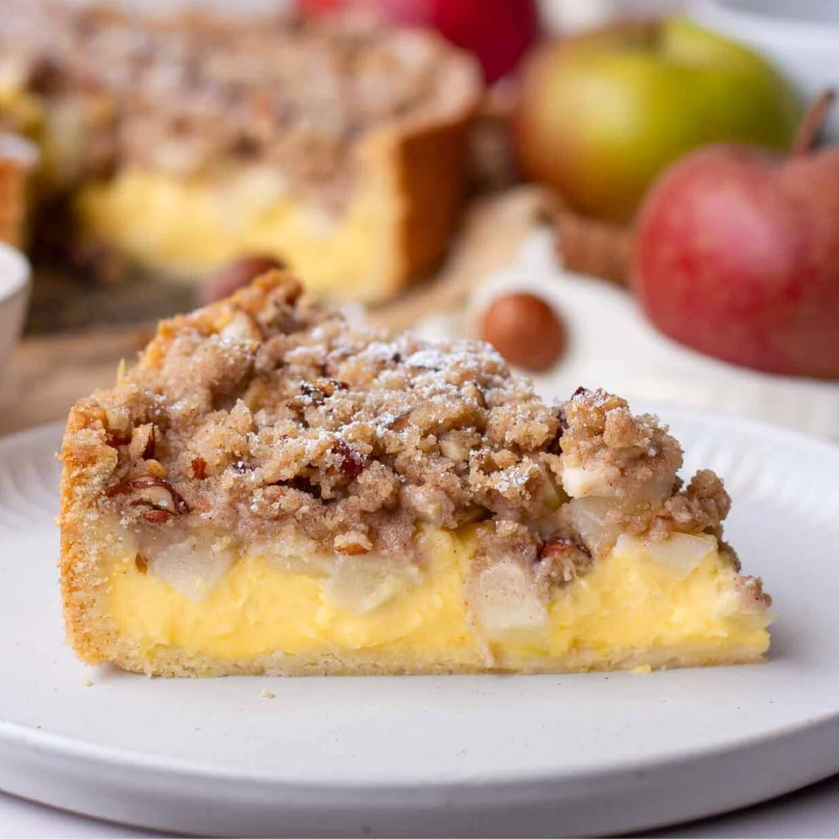 bester apfelkuchen mit vanillepudding und apfelsaft